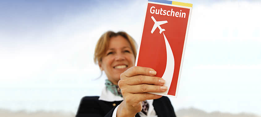 Frau mit Gutschein Frau mit Gutschein